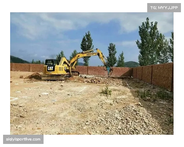 诺坎普改造工程进入最后阶段，新草坪铺设工作已于本周开始